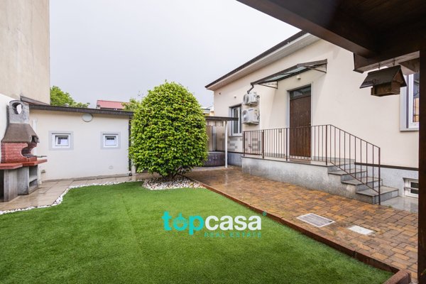 casa indipendente in vendita a Busto Arsizio