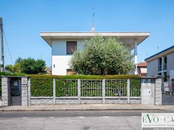 appartamento in vendita a Busto Arsizio in zona Borsano