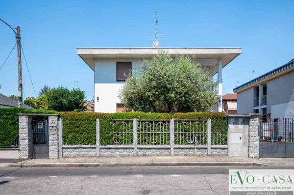 appartamento in vendita a Busto Arsizio in zona Borsano