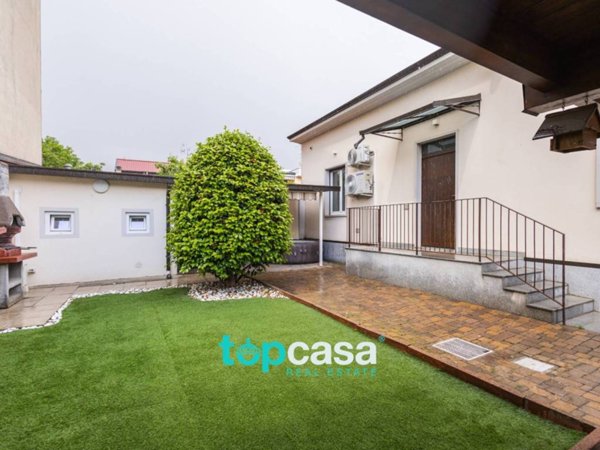 casa indipendente in vendita a Busto Arsizio