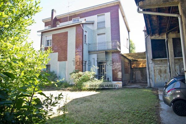 casa indipendente in vendita a Busto Arsizio in zona Borsano