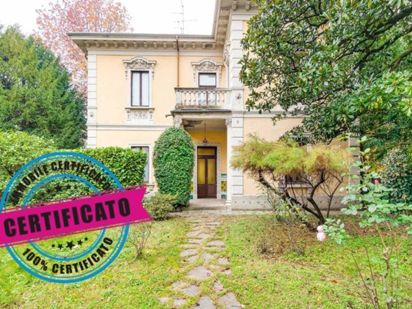 casa indipendente in vendita a Busto Arsizio