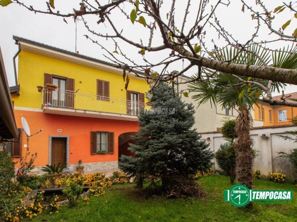 casa indipendente in vendita a Busto Arsizio in zona Borsano
