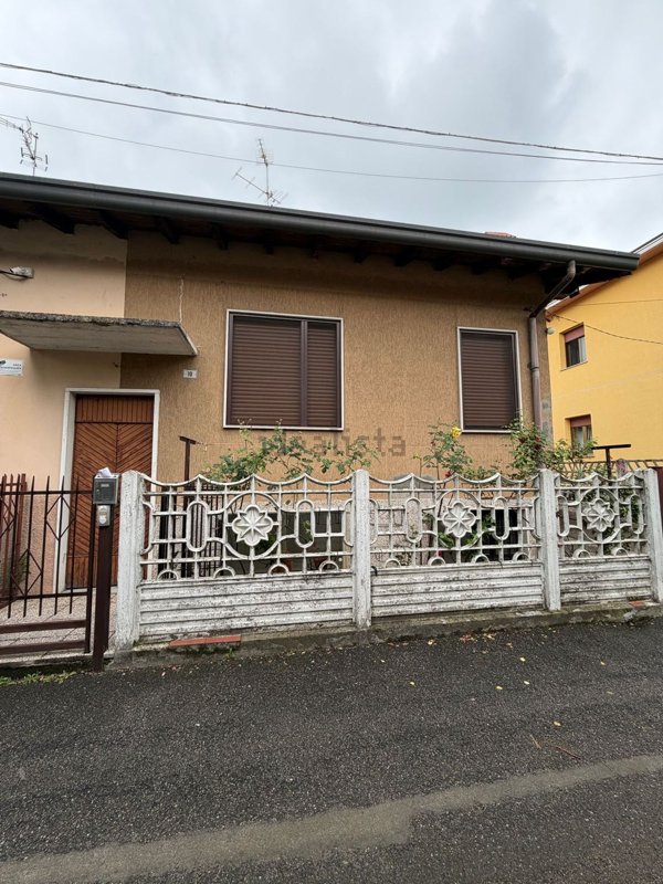 casa semindipendente in vendita a Busto Arsizio