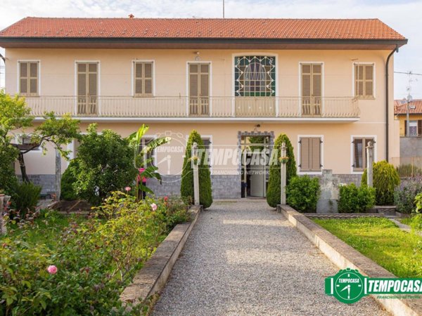 casa indipendente in vendita a Busto Arsizio