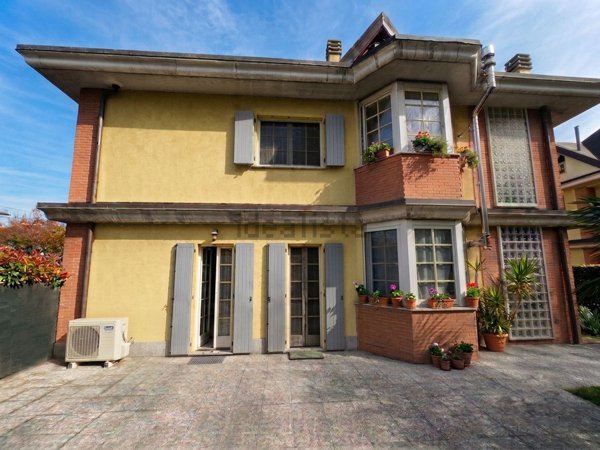 casa indipendente in vendita a Busto Arsizio