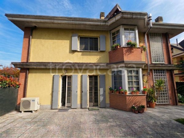 casa indipendente in vendita a Busto Arsizio