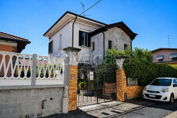 casa indipendente in vendita a Busto Arsizio