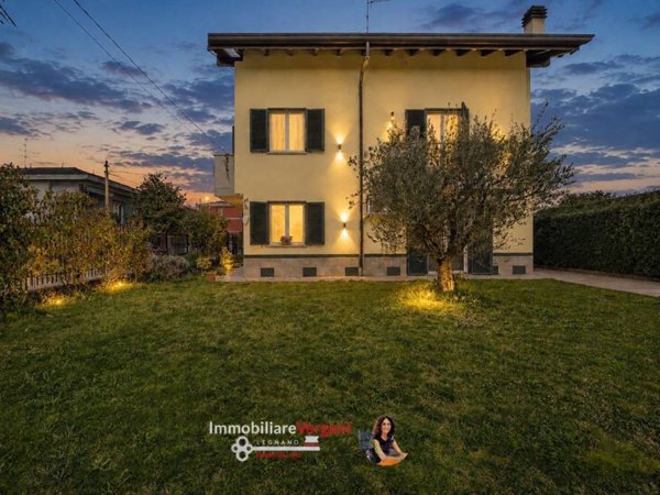 casa indipendente in vendita a Busto Arsizio
