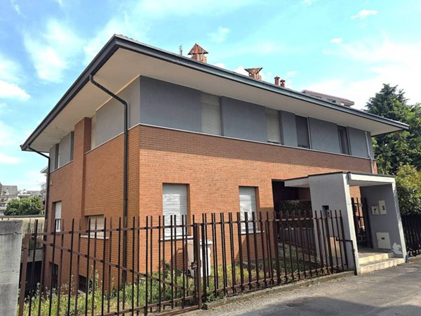 casa indipendente in vendita a Busto Arsizio