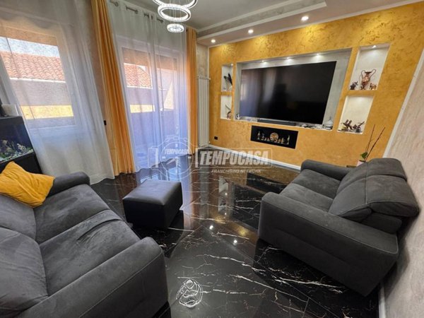 casa indipendente in vendita a Busto Arsizio in zona Borsano
