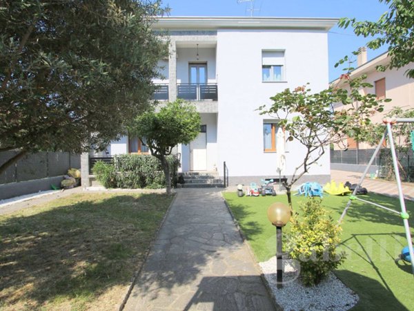 casa indipendente in vendita a Busto Arsizio