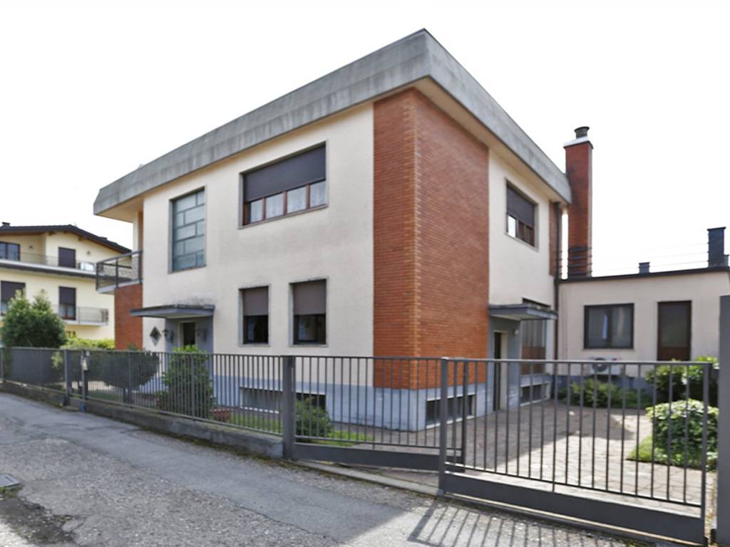 casa indipendente in vendita a Busto Arsizio