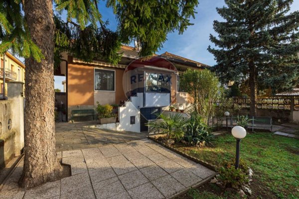 casa indipendente in vendita a Busto Arsizio