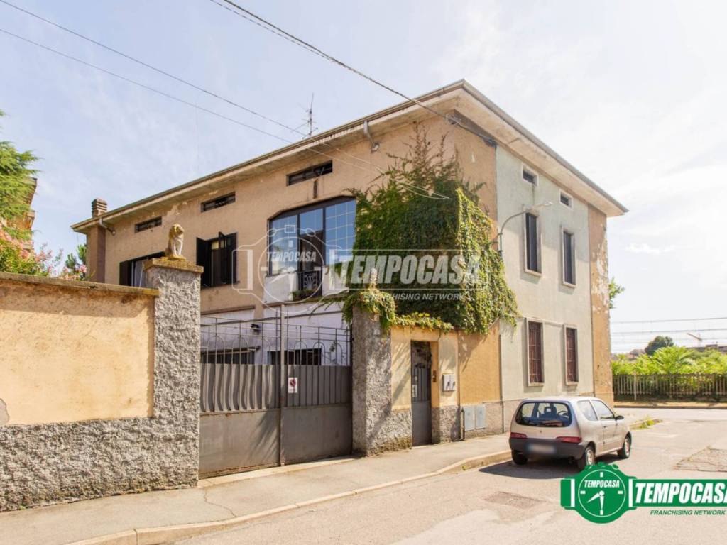 casa indipendente in vendita a Busto Arsizio