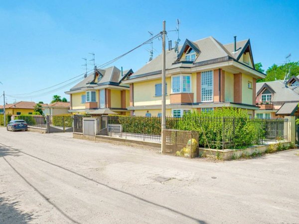 casa indipendente in vendita a Busto Arsizio