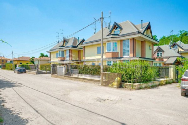 casa indipendente in vendita a Busto Arsizio