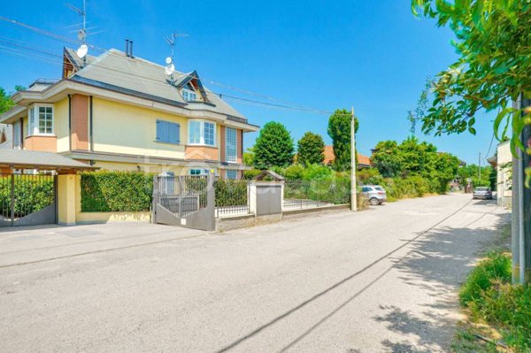 casa indipendente in vendita a Busto Arsizio