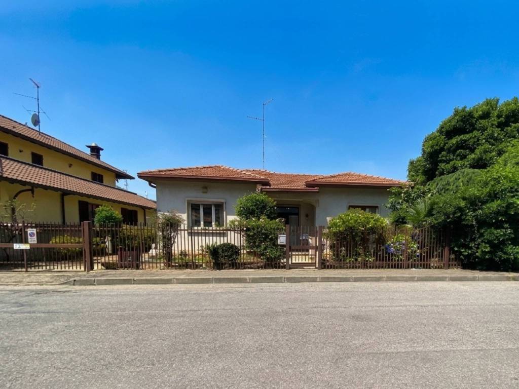 casa indipendente in vendita a Busto Arsizio