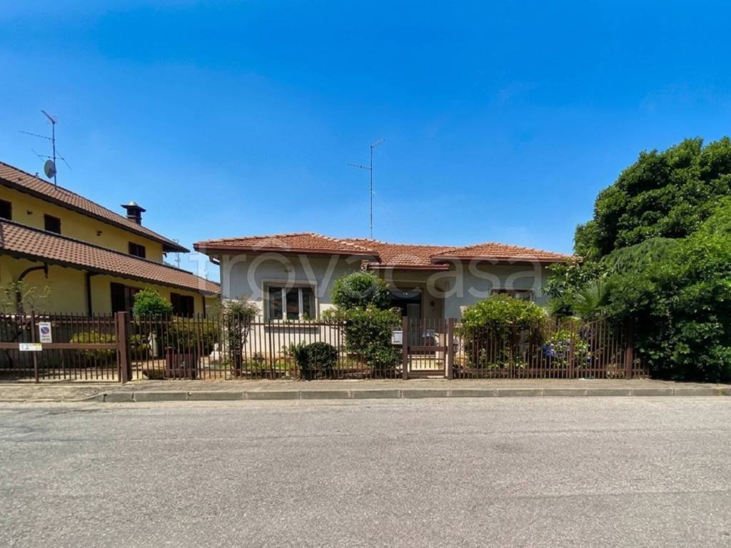 casa indipendente in vendita a Busto Arsizio