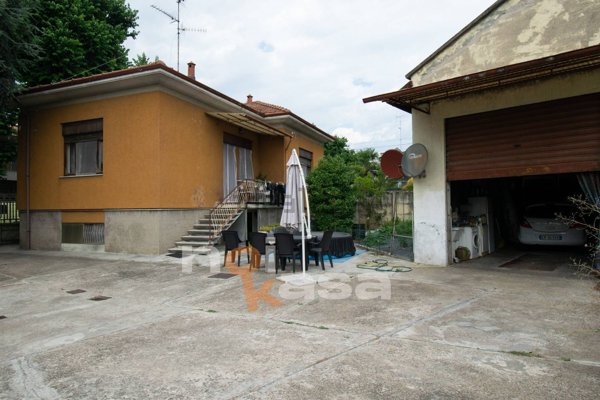 casa indipendente in vendita a Busto Arsizio