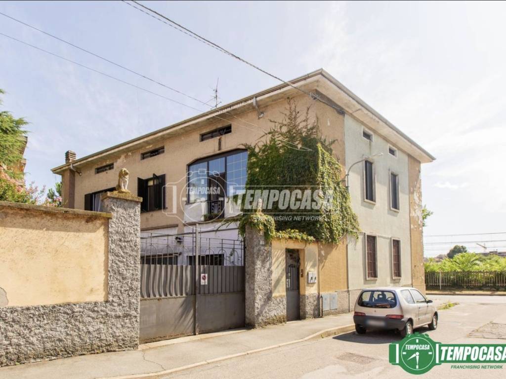casa indipendente in vendita a Busto Arsizio