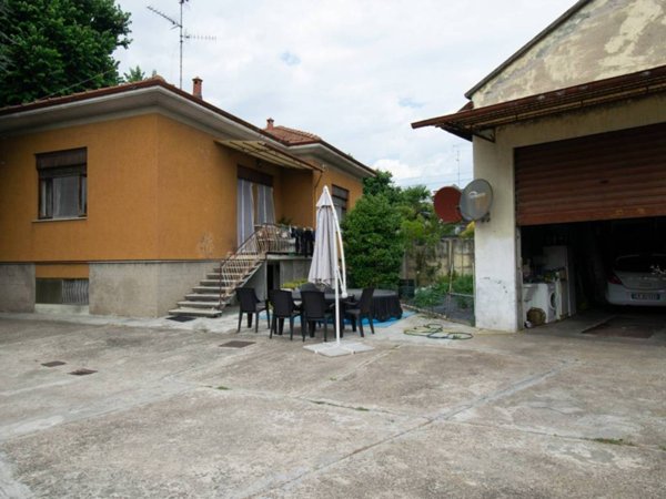 casa indipendente in vendita a Busto Arsizio