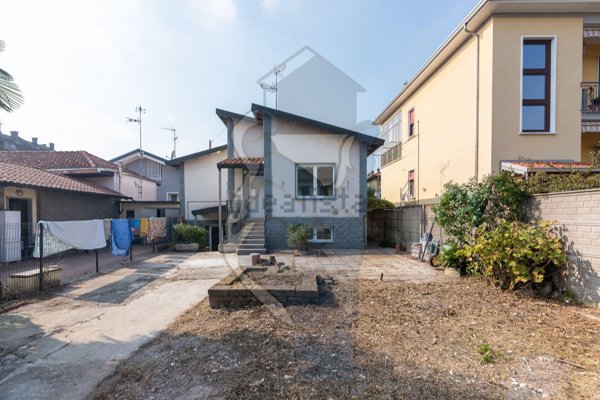 casa indipendente in vendita a Busto Arsizio