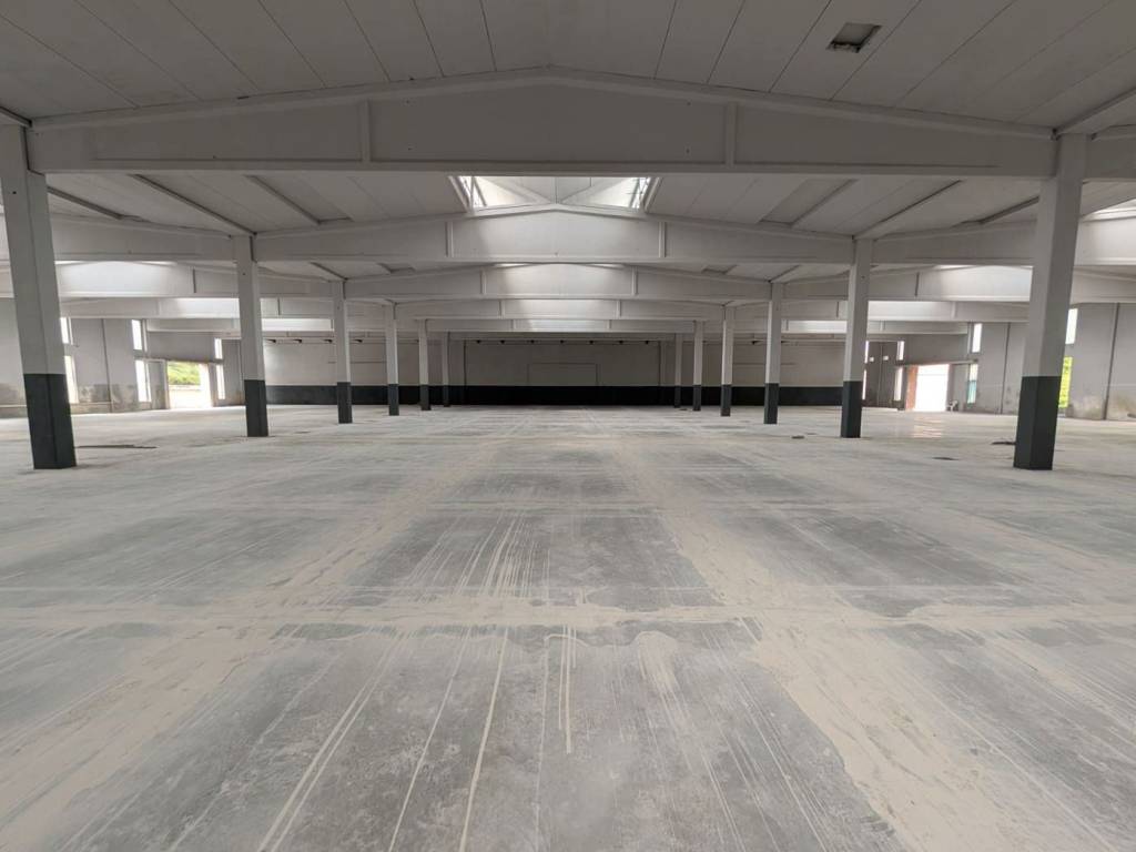 locale commerciale in vendita a Busto Arsizio