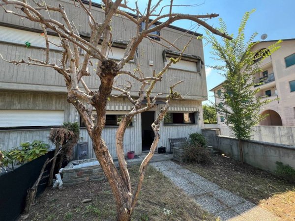 casa indipendente in vendita a Busto Arsizio