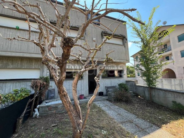 casa indipendente in vendita a Busto Arsizio