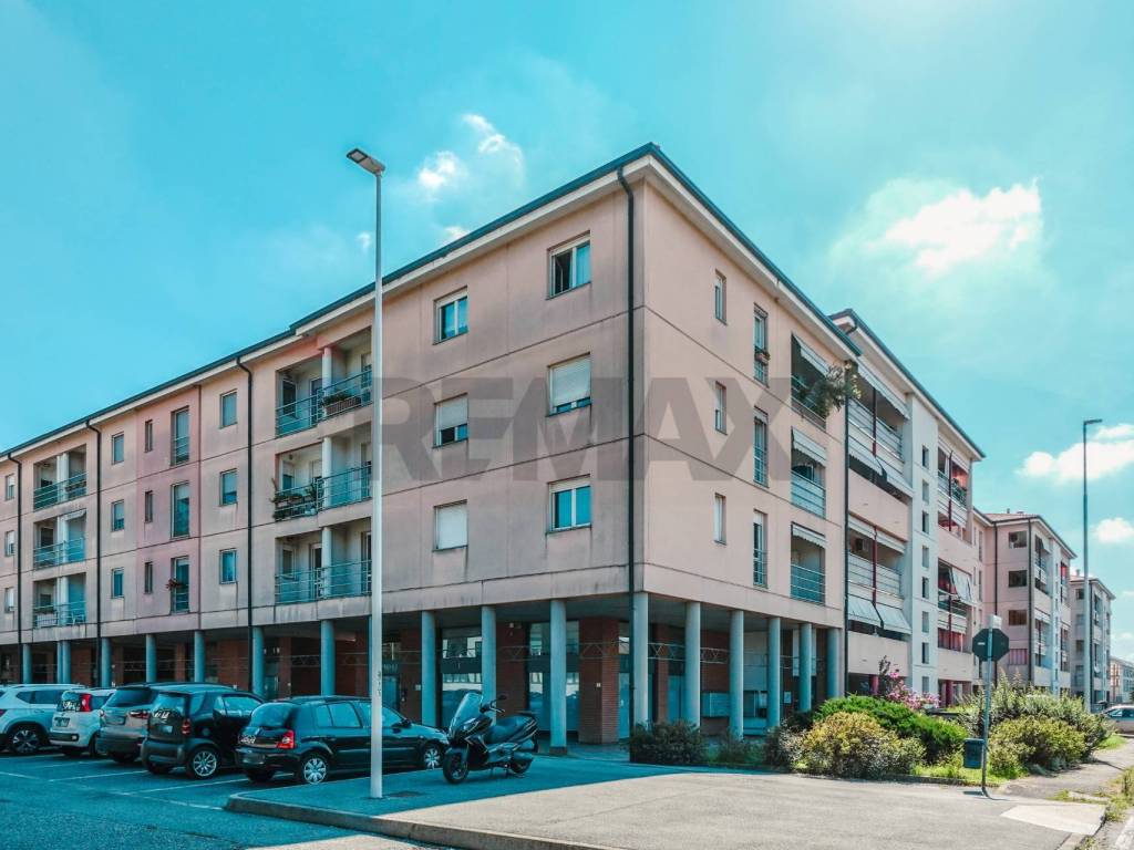 locale commerciale in vendita a Busto Arsizio