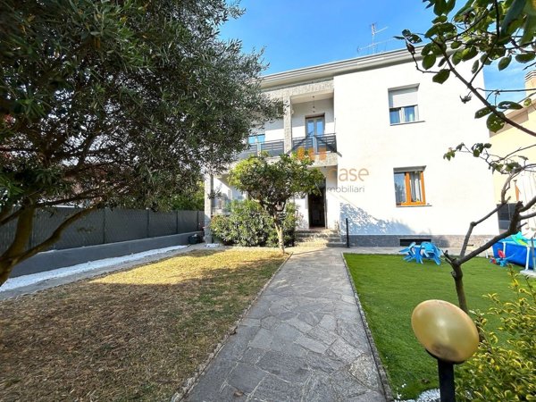 casa indipendente in vendita a Busto Arsizio
