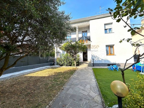 casa indipendente in vendita a Busto Arsizio