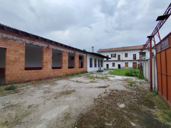 casa indipendente in vendita a Busto Arsizio