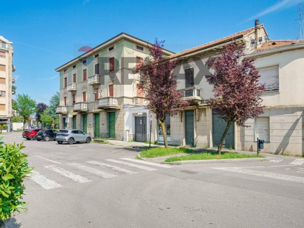 casa indipendente in vendita a Busto Arsizio
