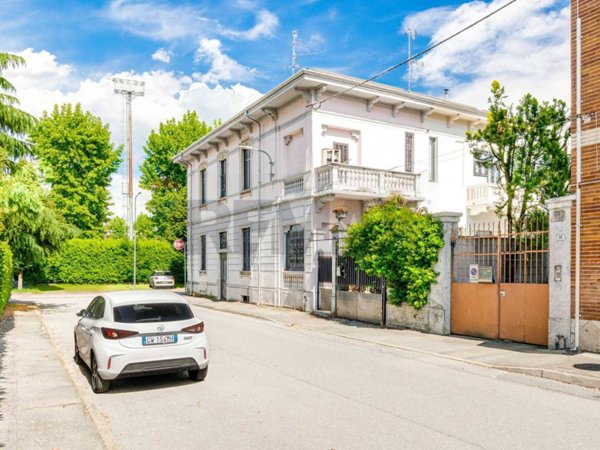 casa indipendente in vendita a Busto Arsizio