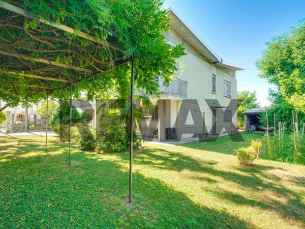 casa indipendente in vendita a Busto Arsizio