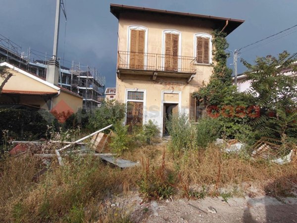 casa indipendente in vendita a Busto Arsizio