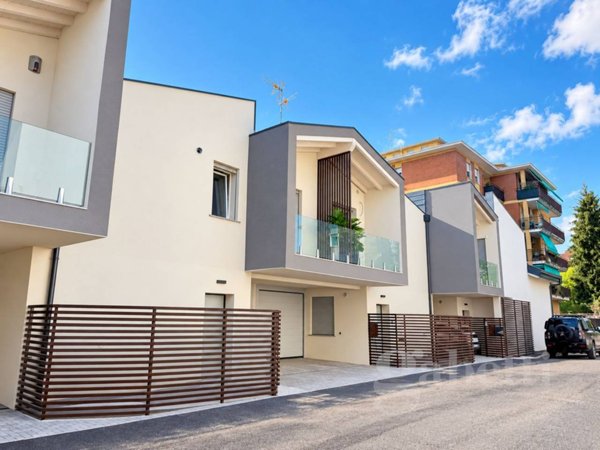 casa indipendente in vendita a Busto Arsizio