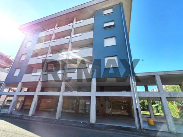 locale commerciale in vendita a Busto Arsizio