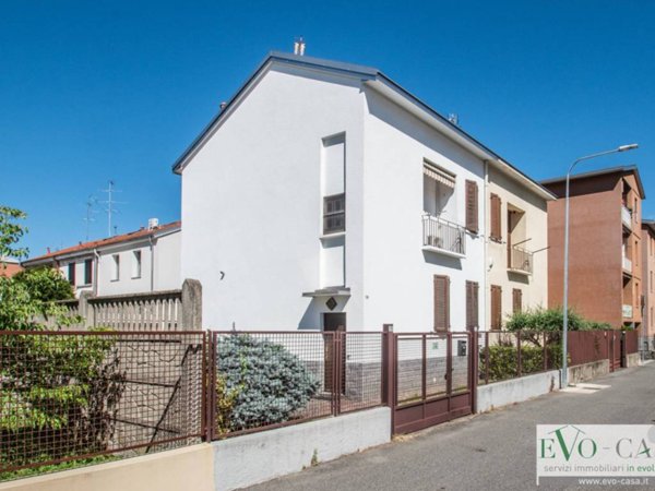casa indipendente in vendita a Busto Arsizio