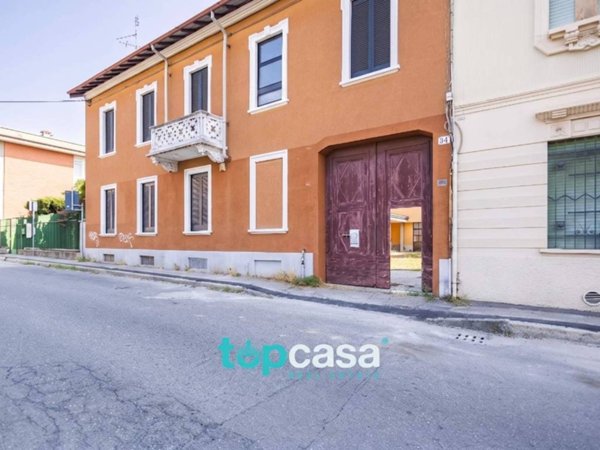 casa indipendente in vendita a Busto Arsizio
