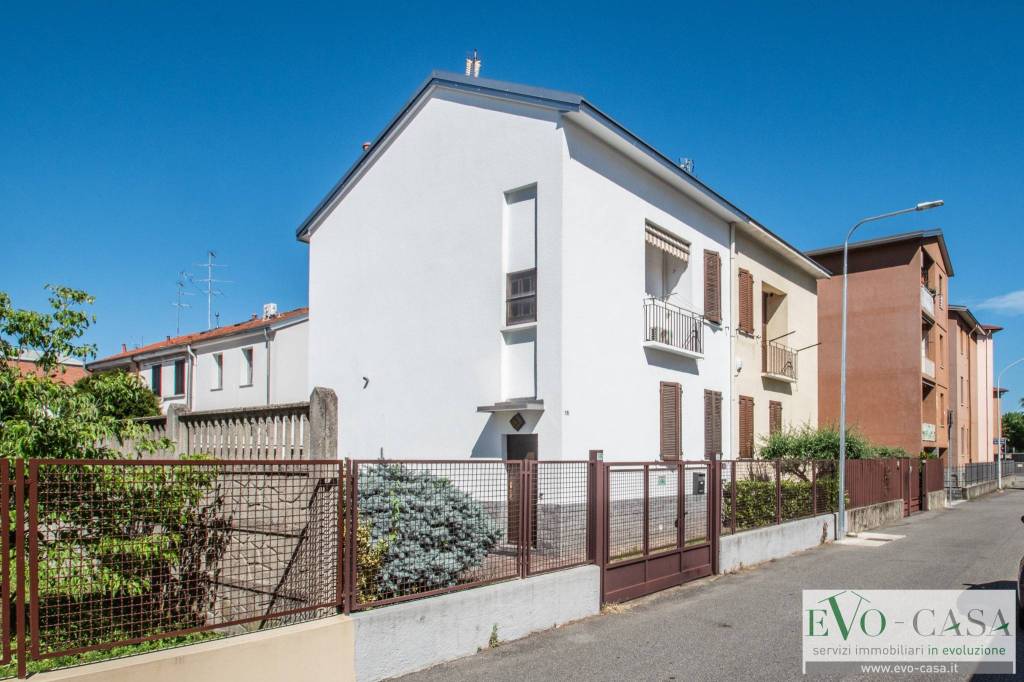 casa indipendente in vendita a Busto Arsizio