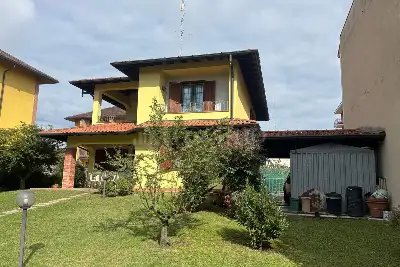 casa indipendente in vendita a Busto Arsizio