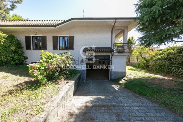 casa indipendente in vendita a Busto Arsizio