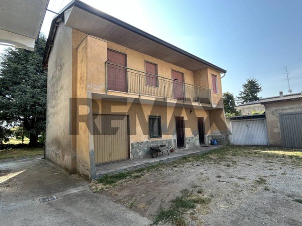 casa indipendente in vendita a Busto Arsizio