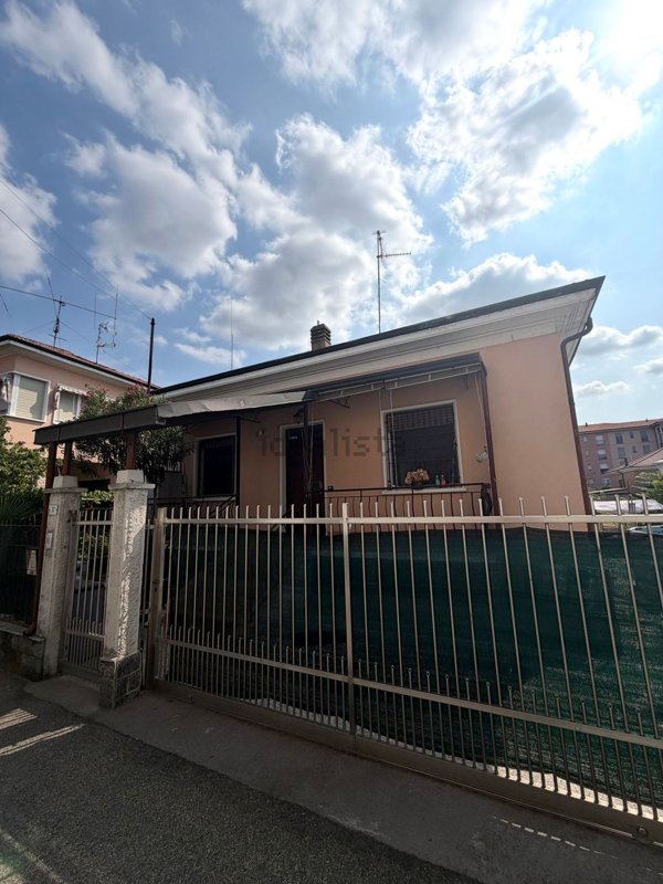 casa indipendente in vendita a Busto Arsizio