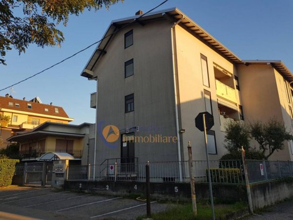 locale commerciale in vendita a Busto Arsizio