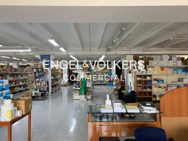 locale commerciale in vendita a Busto Arsizio